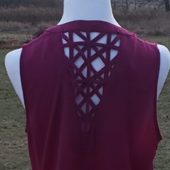 ⭐️⭐️ iZByer Relaxed Fit Top - Picture 3 of 3